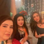 Sheena Bajaj Instagram - #nolookingback ….To the most intriguing captivating show ,political and dynamics of family this show will always keep the audience on the edge of the seats #vanshaj #sonysab so keep watching VANSHAJ MONDAY TO SATURDAY 10 pm only on @sonysab