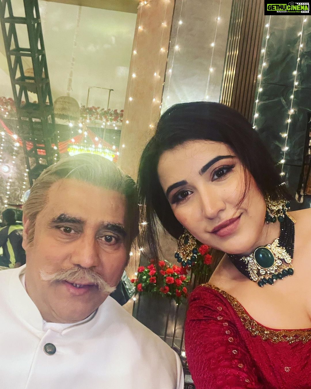 Sheena Bajaj Instagram - #nolookingback ….To the most intriguing captivating show ,political and dynamics of family this show will always keep the audience on the edge of the seats #vanshaj #sonysab so keep watching VANSHAJ MONDAY TO SATURDAY 10 pm only on @sonysab