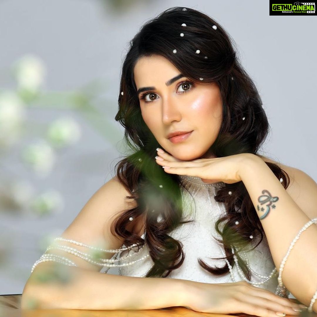 Sheena Bajaj Instagram - Beauty Shot by @riyabajaj_photography for @jadoocosmetics Makeup & hair @preetydhillon_mua ❤️💐 #blessed #photoshoots #riyabajajphtography