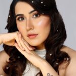 Sheena Bajaj Instagram - Beauty Shot by @riyabajaj_photography for @jadoocosmetics Makeup & hair @preetydhillon_mua ❤️💐 #blessed #photoshoots #riyabajajphtography