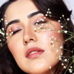 Sheena Bajaj Instagram - Beauty Shot by @riyabajaj_photography for @jadoocosmetics Makeup & hair @preetydhillon_mua ❤️💐 #blessed #photoshoots #riyabajajphtography