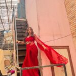 Shivani Jha Instagram – Chalo phirse muskuraya jaye bina machis ke kuch logon ko jalaya jaaye