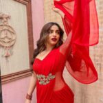 Shivani Jha Instagram – Chalo phirse muskuraya jaye bina machis ke kuch logon ko jalaya jaaye