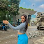 Shivani Jha Instagram – Unchi hai building lift Teri band hai! Kaise main aun…..

(Complete the above sentence… the funniest ones get a reply from me! 😂🙈) India