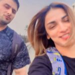 Shivani Jha Instagram – Trend change…. samaj aye to btana @bee_vani_ 

#viral #trending #instagram #couplechallenge