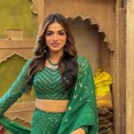 Shivani Jha Instagram - POV: the feminine urge to be “that girl” Indian Shayars talk about Styled by @tripzarora for #bhagyalakshmi #soniyaoberoi @zeetv #shivanijha #ootd #indian #outfitoftheday #green #instagram #desiaesthetic
