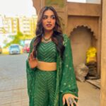 Shivani Jha Instagram - POV: the feminine urge to be “that girl” Indian Shayars talk about Styled by @tripzarora for #bhagyalakshmi #soniyaoberoi @zeetv #shivanijha #ootd #indian #outfitoftheday #green #instagram #desiaesthetic