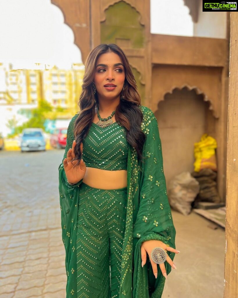 Shivani Jha Instagram - POV: the feminine urge to be “that girl” Indian Shayars talk about Styled by @tripzarora for #bhagyalakshmi #soniyaoberoi @zeetv #shivanijha #ootd #indian #outfitoftheday #green #instagram #desiaesthetic