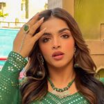 Shivani Jha Instagram - POV: the feminine urge to be “that girl” Indian Shayars talk about Styled by @tripzarora for #bhagyalakshmi #soniyaoberoi @zeetv #shivanijha #ootd #indian #outfitoftheday #green #instagram #desiaesthetic