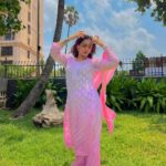 Shivani Jha Instagram – Wondering where is my Munda kukkad Kamaal da? 

Wearing @shop.chikan.kari
