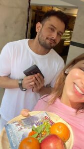 Shivani Jha Instagram - Bestest 🥹 #reels #explore #love #trending #ring #couplegoals #leeneshmattoo #shivanijha #leevani