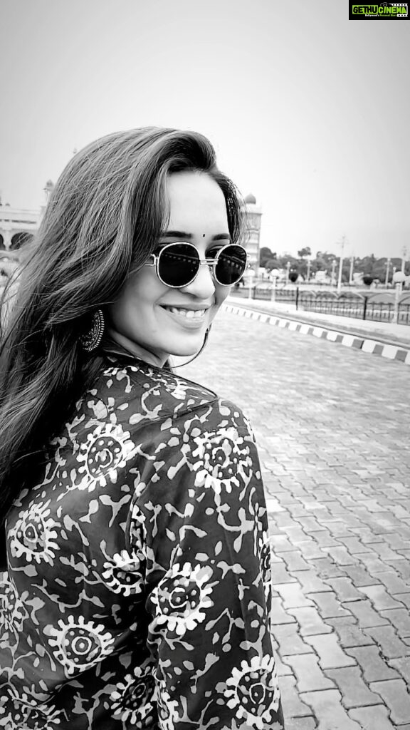 Shivani Surve Instagram - 🖤 . . . #reels #shivanisurve #banglore #explorepage✨ #fun