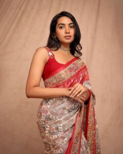 Shivathmika Rajashekar Instagram - For the launch of @theantoraofficial wearing their creation ✨
Jewellery: @mangatrai36jubileehills
Pic: @pranav.foto
Styled by @officialanahita