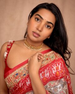 Shivathmika Rajashekar Instagram - For the launch of @theantoraofficial wearing their creation ✨
Jewellery: @mangatrai36jubileehills
Pic: @pranav.foto
Styled by @officialanahita