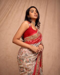 Shivathmika Rajashekar Instagram - For the launch of @theantoraofficial wearing their creation ✨
Jewellery: @mangatrai36jubileehills
Pic: @pranav.foto
Styled by @officialanahita