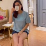 Shraddha Arya Instagram – Kahin bhi shuru Ho jaate hain ye log 😂 #Bff #SoJealous #FitnessReels #FunnyReels #Shraddhaarya #kundaliBhagya #YogaReels #Yogini