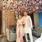 Shraddha Arya Instagram – 28.06.2023 #BestiesWedding ❤️
#PoojaKeHueDarshan