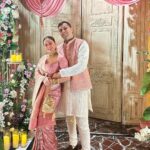 Shraddha Arya Instagram – 28.06.2023 #BestiesWedding ❤️
#PoojaKeHueDarshan