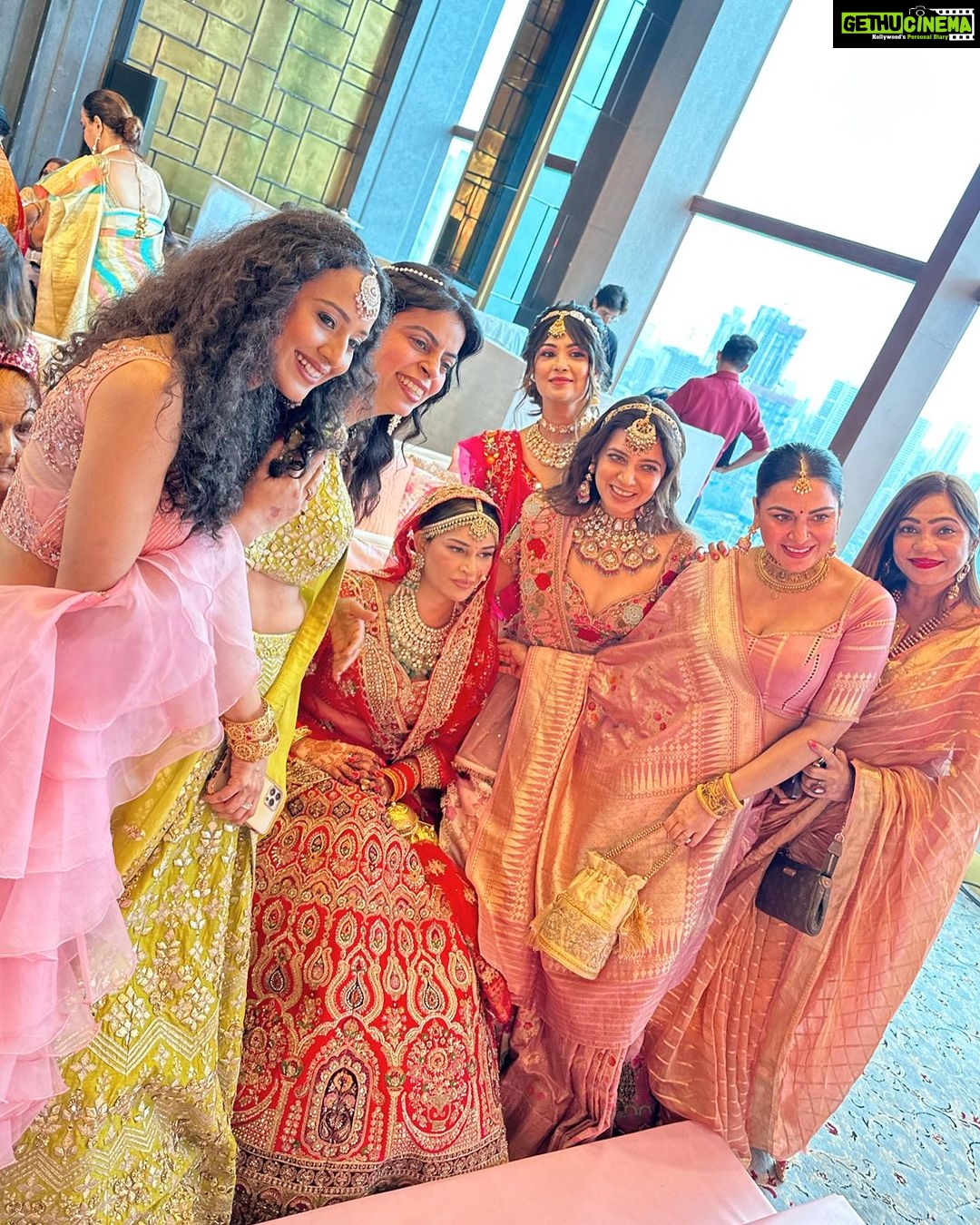 Shraddha Arya Instagram - 28.06.2023 #BestiesWedding ❤️ #PoojaKeHueDarshan