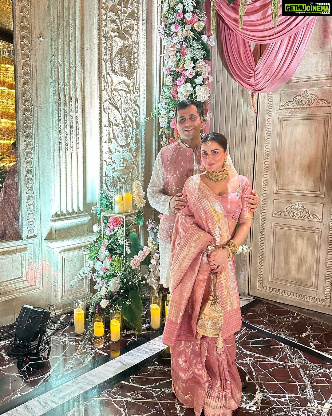 Shraddha Arya Instagram - 28.06.2023 #BestiesWedding ❤️ #PoojaKeHueDarshan