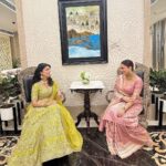Shraddha Arya Instagram – 28.06.2023 #BestiesWedding ❤️
#PoojaKeHueDarshan