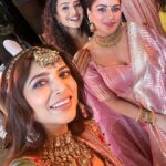Shraddha Arya Instagram – One With The Bride & Her Tribe ♥️
.
.
.
#weddingday #poojakehuyedarshan #jashan