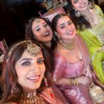 Shraddha Arya Instagram – One With The Bride & Her Tribe ♥️
.
.
.
#weddingday #poojakehuyedarshan #jashan