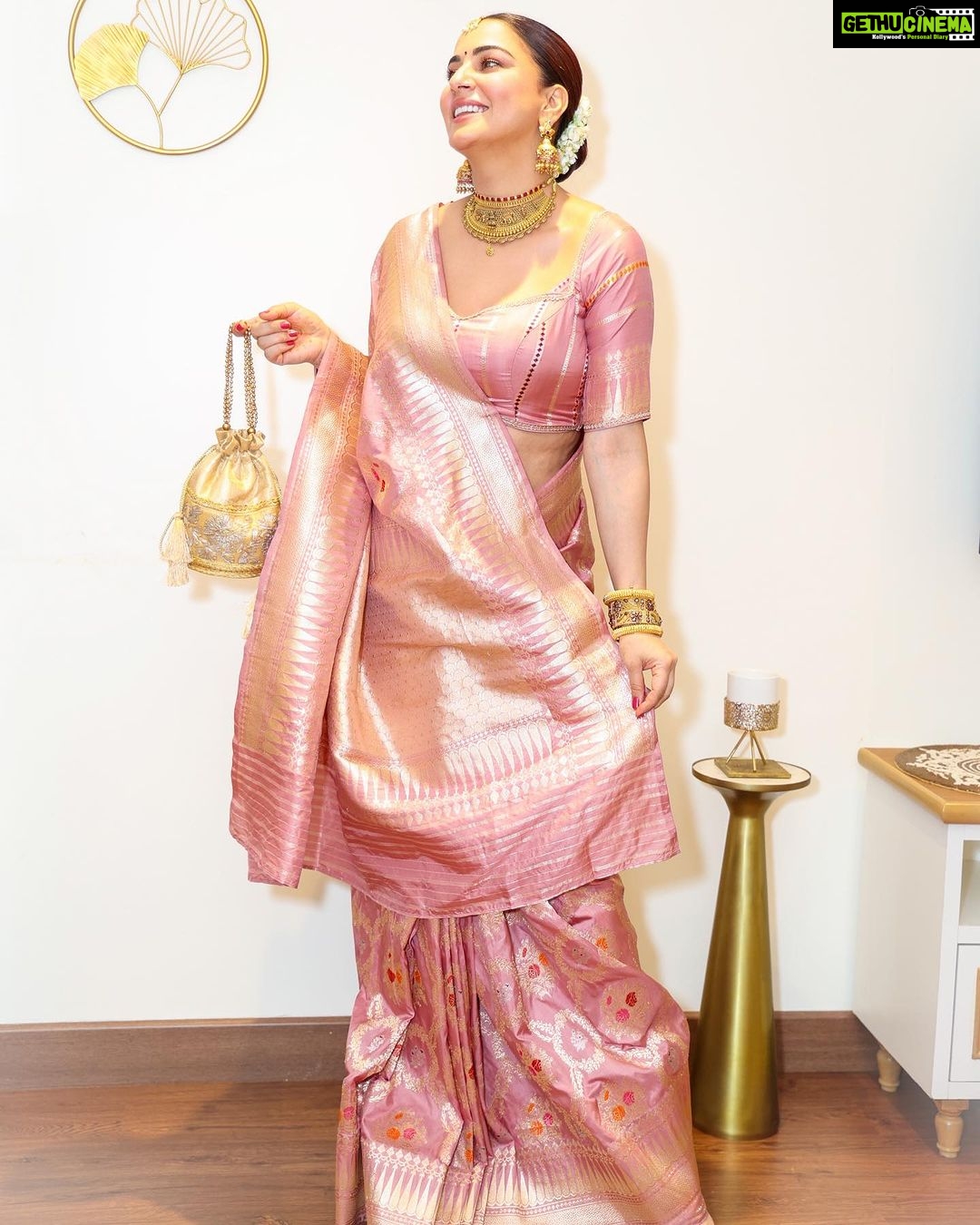 Shraddha Arya Instagram - Right from the start I knew that this is the look I want to flaunt at my Bestie’s wedding. Thank You, @kankatala_ For fulfilling my wish of dressing up in an Indian Gorgeous Silk Saree So So Damn Perfectly ❤️ #VeereDiWedding #PoojaKeHueDarshan #IndianSilkSaree Hair: @sangeeta.wagh_ Pictures: @pappu.gupta.549 @allboutcommunication @vedaxari ❤️