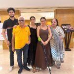 Shraddha Arya Instagram – Mummy Papa Didi & VD… 
#MommyDaddysGirl ❤️