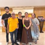 Shraddha Arya Instagram – Mummy Papa Didi & VD… 
#MommyDaddysGirl ❤️