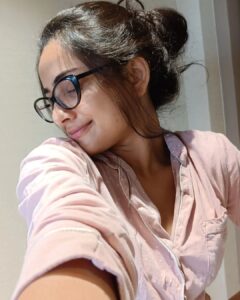 Shritama Mukherjee Instagram - 1. Hot mess 🔥 or 2. cute chashmish 🤓??? Comment 👇