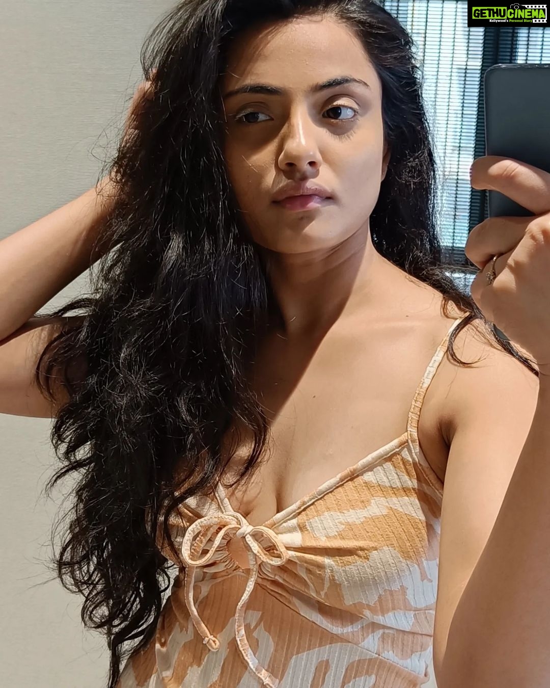 Shritama Mukherjee Instagram - Post-shower photo dump 🍑 #tuesdayvibes #selfcare #showerrituals #postshowerselfie #beauty #lifestyle #musicallife #lifeisgood #actor #entrepreneur #creator #influencer #instadaily #instamoment