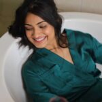 Shritama Mukherjee Instagram – Weekend-ing 🛁🍷 What are your weekend plans??? 

#friyay #weekendvibes #bathtubphotoshoot #actorslife #entrepreneurlife #beauty #lifestyle #instamoment #fridaymood Westin Hotel