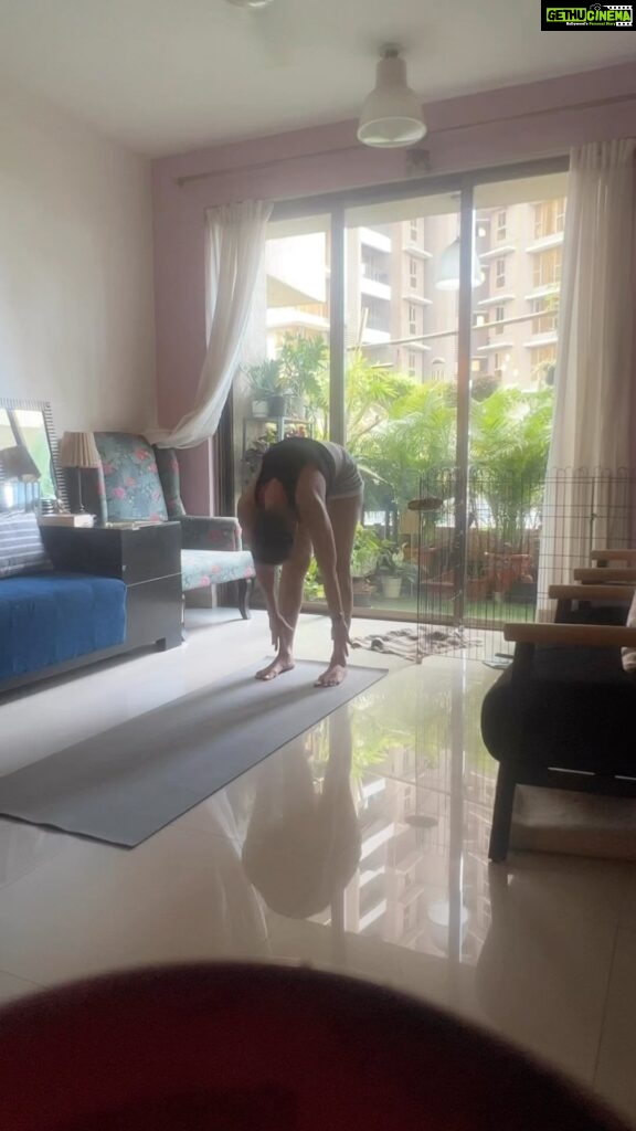 Shruti Seth Instagram - Happy International Yoga Day! Thank you @eefa_shrof @lovelivelightyoga #dinanathsir for this practice and this path. Forever grateful 🙏🏻🥰 #yoga #yogini #workout #lifestyle #lifechoice #internationalyogaday2023 #shruphotodiary