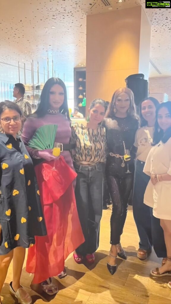 Shruti Seth Instagram - Drag, me to brunch! 🏳️‍🌈🏳️‍🌈🏳️‍🌈 Thanks @ragebydkloset for inviting me to a super Sunday brunch at the @grandhyattmumbai; with an elaborate spread of excellent food and delicious cocktails & superb performances by @glorious_luna @gentleman_gaga @deedeepls @sunil_bormahela. A perfect afternoon to celebrate PRIDE month. Need more of these performances to become mainstream and garner wider audiences. Watch out for their upcoming performances in DRAG on June 30th at @sohohouse and on July 2nd at @antisocialoffline Thanks for a super fun afternoon @grandhyattmumbai @glorious_luna @houseofbraganza @officialitevents @ragebydkloset @haus.of.rage And thanks @suhanikanwar @nehasinha_roy @alankrita601 for being very fine company ♥️🌈🏳️‍🌈 #sunday #funday #dragmetobrunch #pride2023 #spreadlove #shruphotodiary Grand Hyatt Mumbai