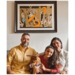 Shruti Seth Instagram – Eid Mubarak from all of us and MO! 

Love, light and peace ♥️🐾

#eid #festival #family #shruphotodiary