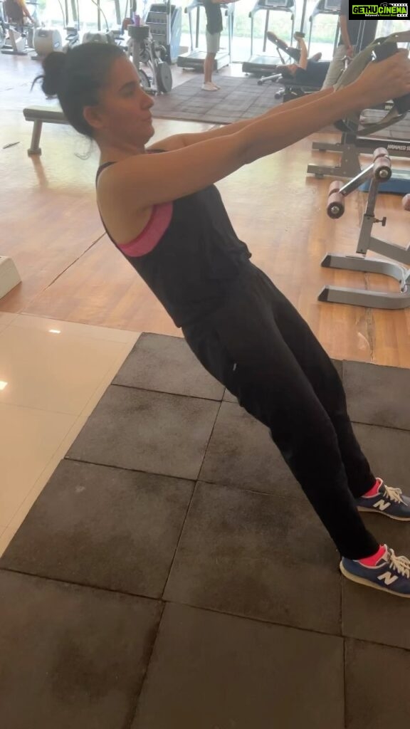 Shruti Seth Instagram - TRX training Arm, shoulder and back workout. How my trainer @little.more.open is helping me become stronger(but it feels like dying & being reborn 😂😂😂) P.S you can hear me bargaining with her and only then she spared my life 😂😂😂 #workout #strengthtraining #trx #fitness #shruphotodiary