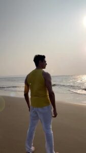Sidharth Malhotra Instagram - I sea you, sea me! 
#DhyaanSe 😉