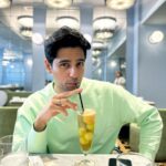 Sidharth Malhotra Instagram - When life gives you lemons, step into the limelight 😉