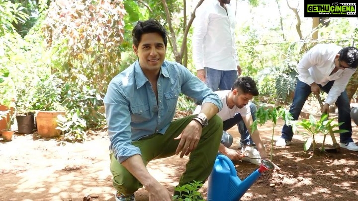 Sidharth Malhotra Instagram - The collective responsibility is #NotMineButOurs 🌱🌍 Today, the team & I planted trees in the vicinity. It is our collective responsibility to help save the planet and ensure we leave a happy and thriving planet for the future generations. Join us in celebrating World Environment Day by planting trees and embracing a sustainable lifestyle. Let’s show our planet some love! Here is to getting our hands dirty for Mother Earth! 💚🌳 #WorldEnvironmentDay