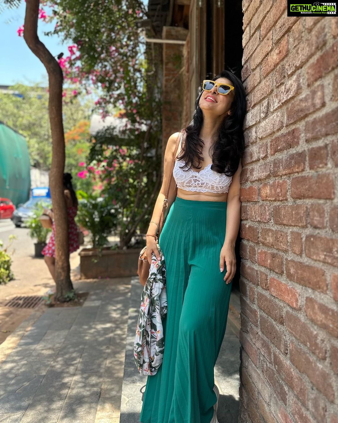 Simple Kaul Instagram - Morning bliss !! Banyan Tree Cafe