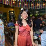 Simple Kaul Instagram - What a fab fab Portuguese carnival organised my friend @saraarfeenkhan & her team at @1bhkvashi yesterday !! It was so much funnnnn 🍻🍾🤩 Thanku @ahummingway @ahummingwayatelier for your lovely outfit 🍻 1BHK VASHI