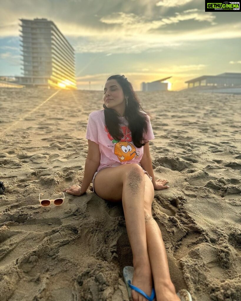 Simple Kaul Instagram - At the beach 🏖️ Sunset by 8 feels so good #beach #beachdairies #beachvibes #beachlife #beachtown #newjersey Long Beach, New Jersey