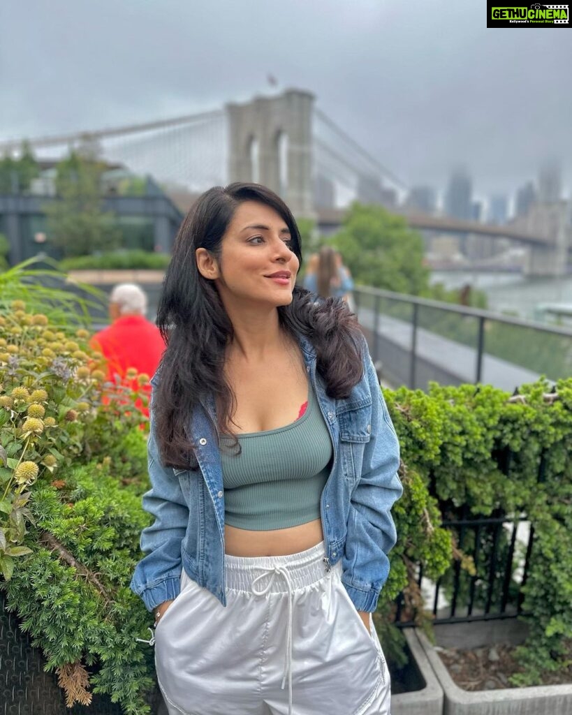 Simple Kaul Instagram - My experience of the city ! Brooklyn bridge stunning stunning stunning 🤩 Brooklyn, New York