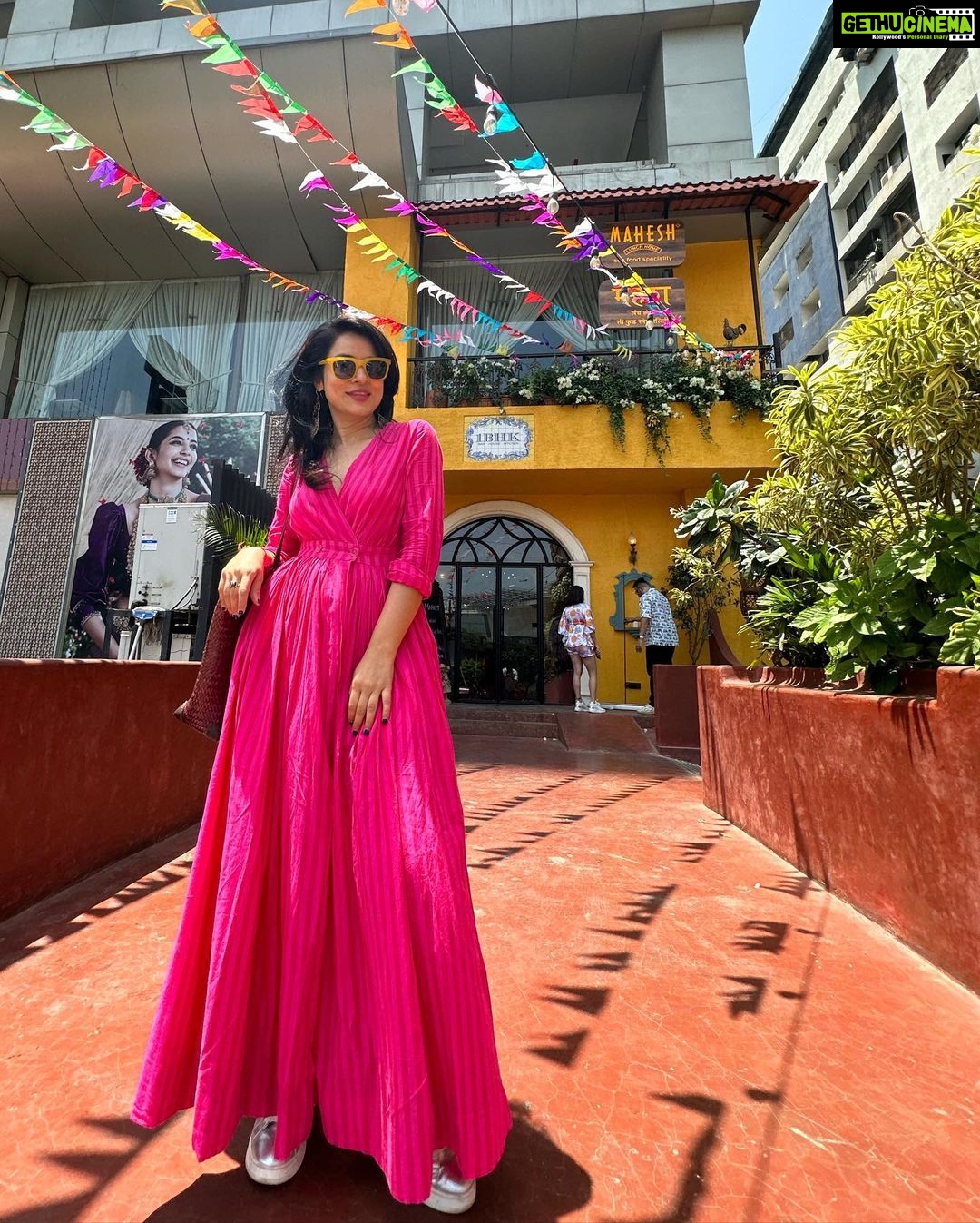 Simple Kaul Instagram - In excitement of our first Flea at @1bhkvashi Join Us For This Fun Flea and open mic plus live music !! 11 to 9pm Curated by @afleabythetree @tejukolhapure Open mic : @thebohemiaco 2:30 onwards Live music : @rosemarylfernandes 8:30 pm onwards #1bhkvashi #flea #navimumbai #vashi 1BHK VASHI