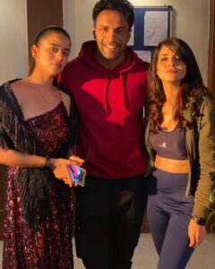Simple Kaul Instagram - Happy birthday My dear friend !! You always make the frame look better & hotter 😀Thanku for your never ending  support & friendship . You motivate all of us to always up our game & do better . Waiting to work with u  again @shaalien_malhotra 💃 Cause working with u is fun 🤩 
Come back soon and we will celebrate your birthday 🥳