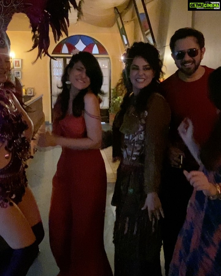 Simple Kaul - 8.5K Likes - What a fab fab Portuguese carnival organised my friend @saraarfeenkhan & her team at @1bhkvashi yesterday !! It was so much funnnnn 🍻🍾🤩
Thanku @ahummingway @ahummingwayatelier for your lovely outfit 🍻
