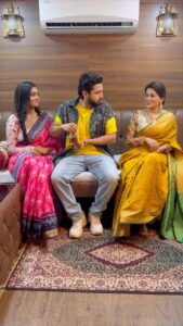 Smita Bansal Instagram - Bachhe ke peth se niwala cheenti 2 mahilaay 😂🤪

#reels #funnyreels #bhagyalakshmi