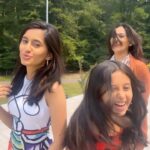 Smita Bansal Instagram - Playing passing the parcel with our problems. #anaagha @stashamohla #swifties #taylorswift #vacation #family #mummasbabygirls #stana #love