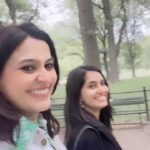 Smita Bansal Instagram - Walking down the New York streets feeling like we are in a movie. #newyorkdiaries #holiday #smitasha #mummasbabygirl #crossroads #stillrollin
